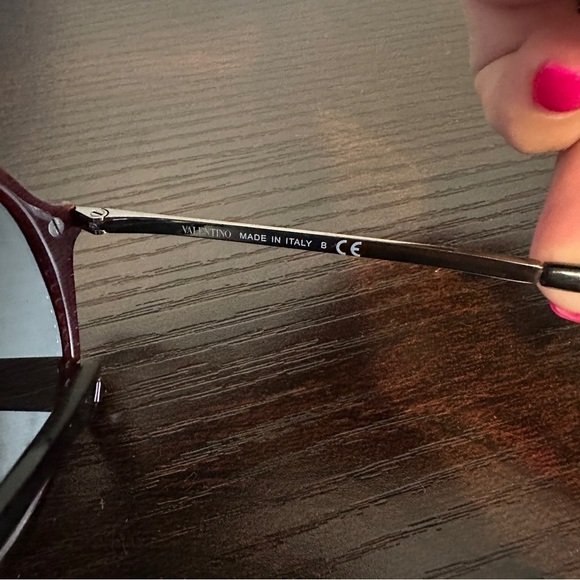 Valentino Sunglasses Women's Striped‎ Red Black Gradient Grey 57mm - Picture 4 of 9